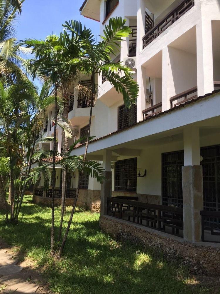 Baobab Holiday Resort Bamburi Exterior photo